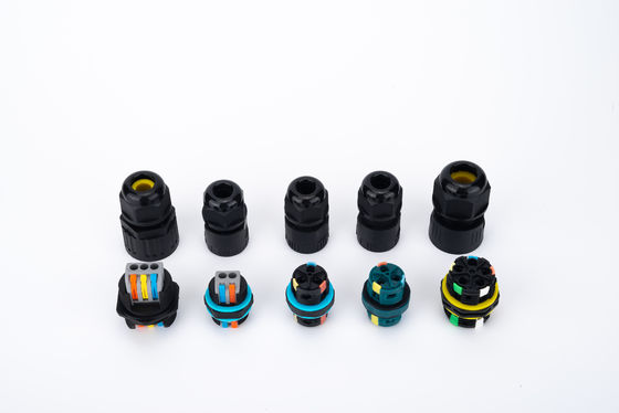 32A 250VAC IP68 عازل المياه 2 الاتصال الطريق 6 - 12mm كابل الحبل