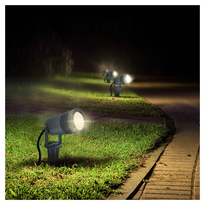 إضاءة المناظر الطبيعية الخارجية البيضاء